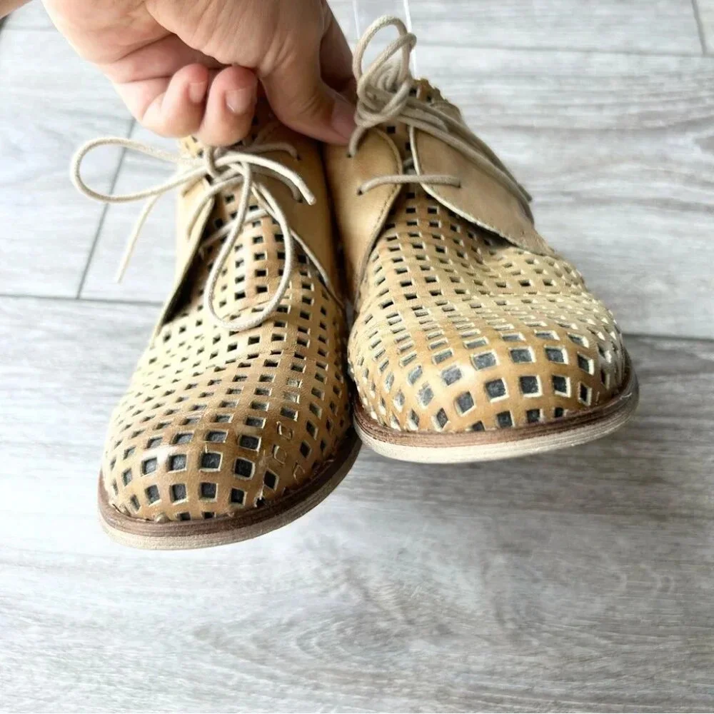 Vintage FarFalle Beige Perforated Leather Lace Up Oxford Made in Italy